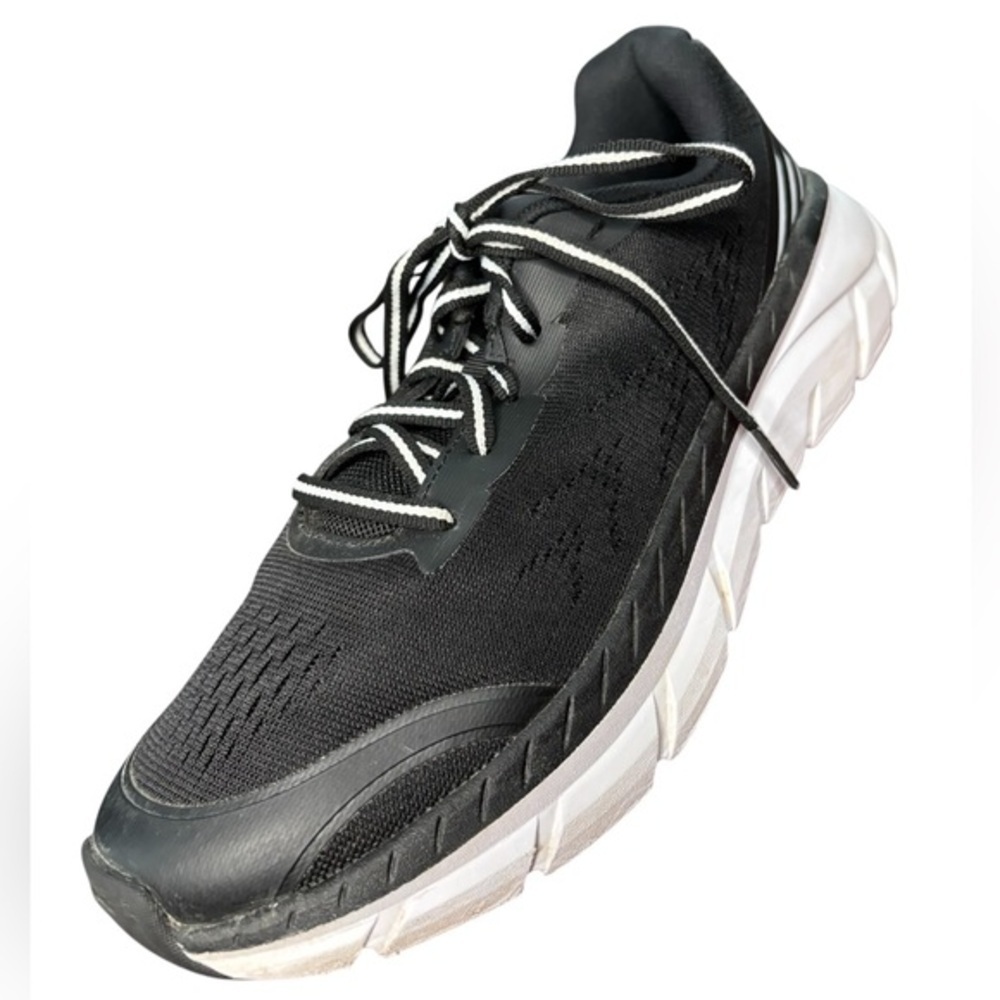 AVIA Women’s Black and White Athletic Shoe, Size 7